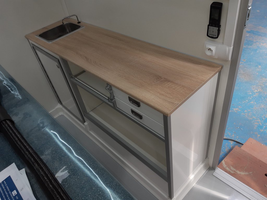 Camion toilettage canin Hedimag salon toilettage mobile