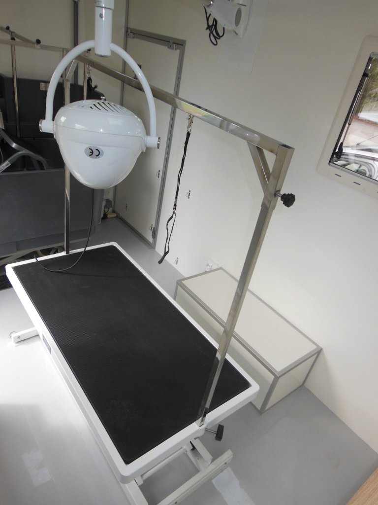 Camion toilettage canin Hedimag salon toilettage mobile