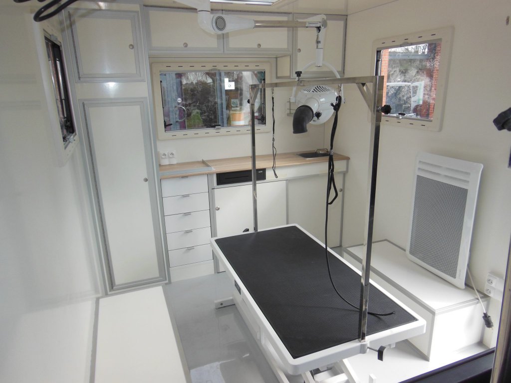Camion toilettage canin Hedimag salon toilettage mobile