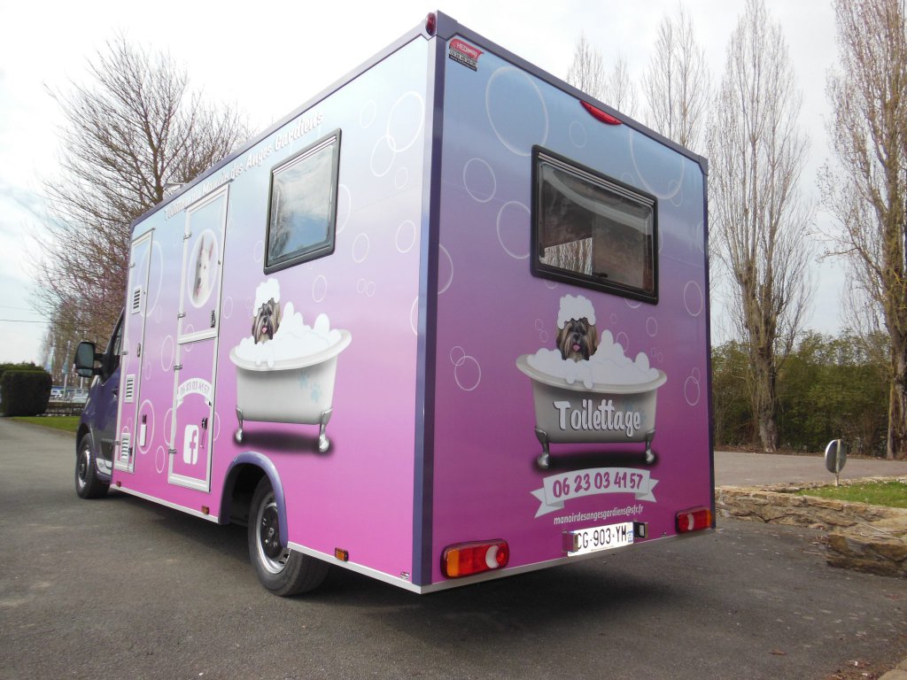 Camion toilettage canin Hedimag salon toilettage mobile