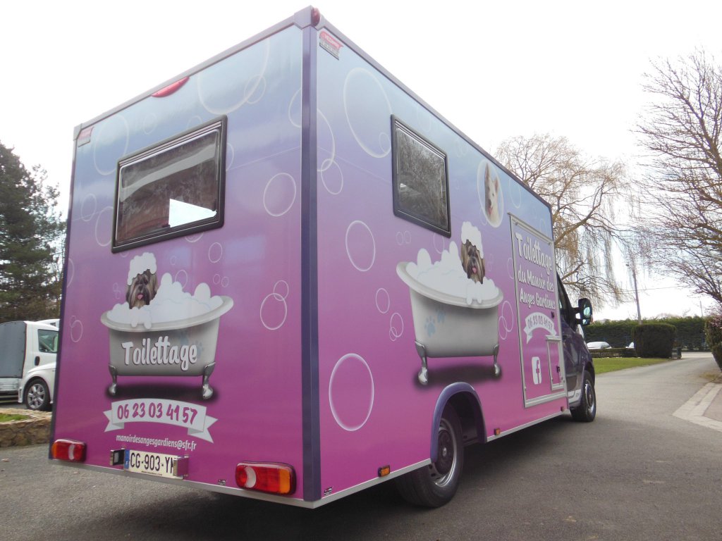 Camion toilettage canin Hedimag salon toilettage mobile