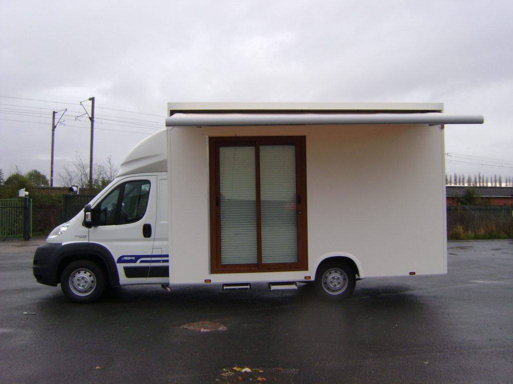 camion showroom mobile