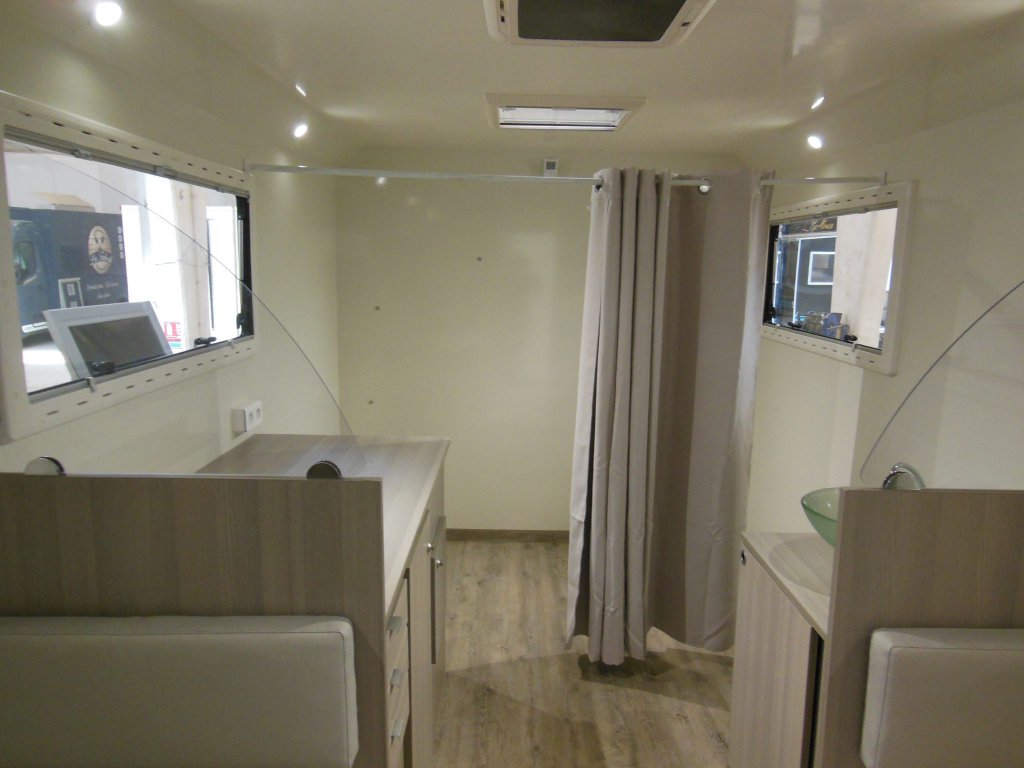 camion coiffure barber truck barbier mobile