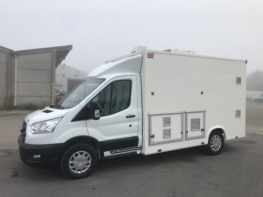 Ford Transit access cuisine snack