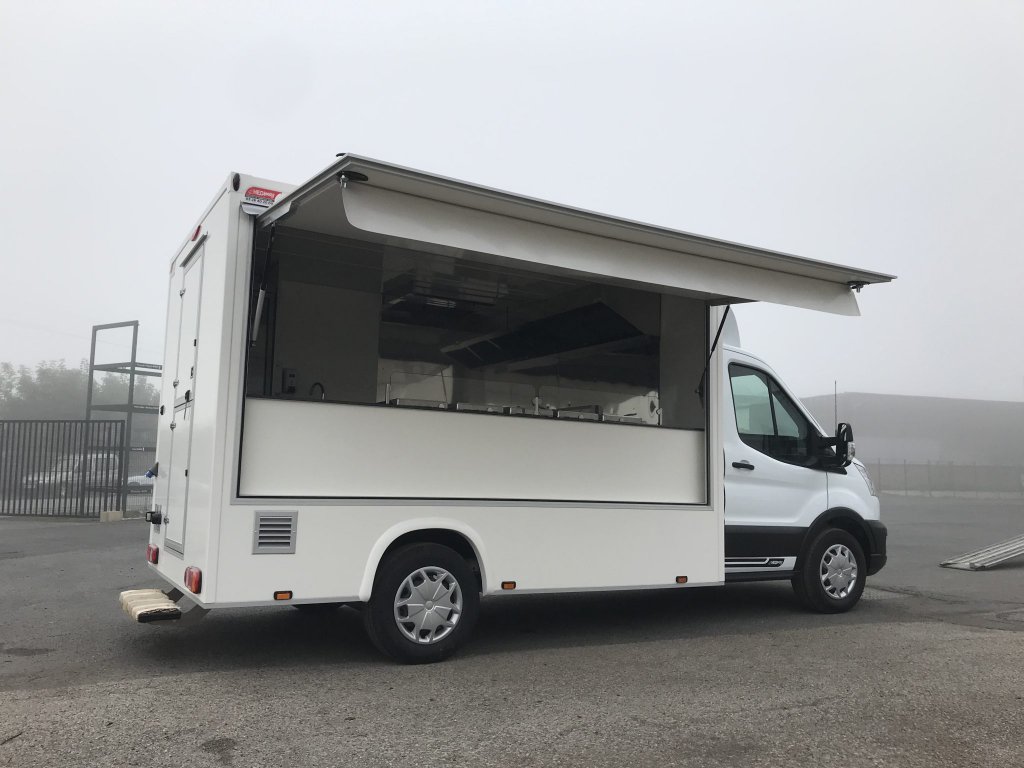 Ford Transit access cuisine snack