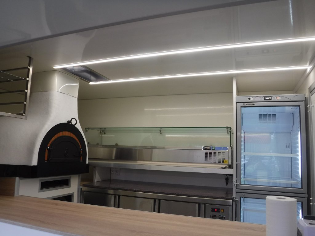 Le Pizzaiolo Hermann camion ford transit access pizza bois