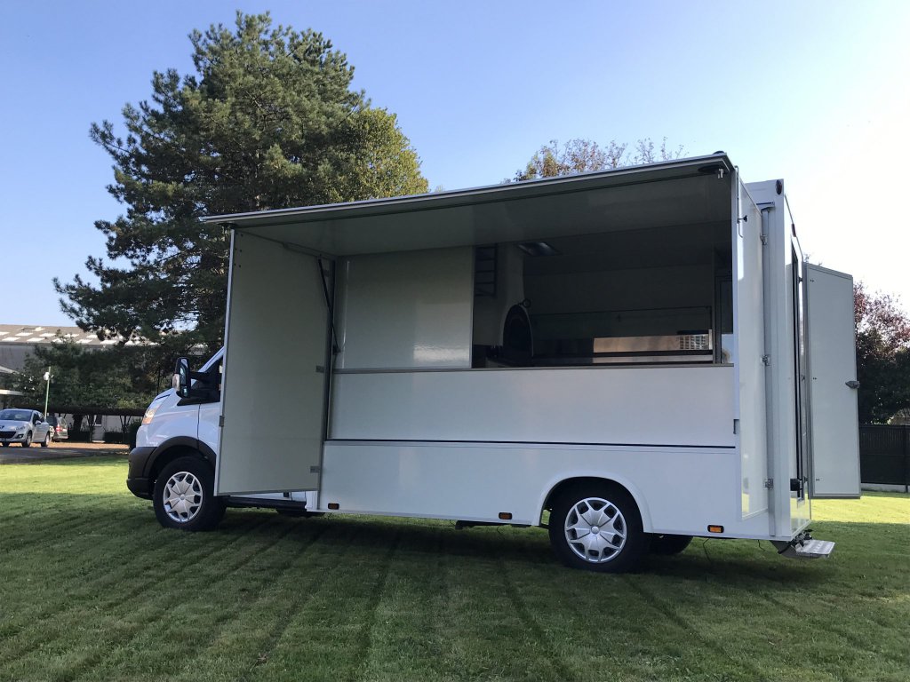Le Pizzaiolo Hermann camion ford transit access pizza bois