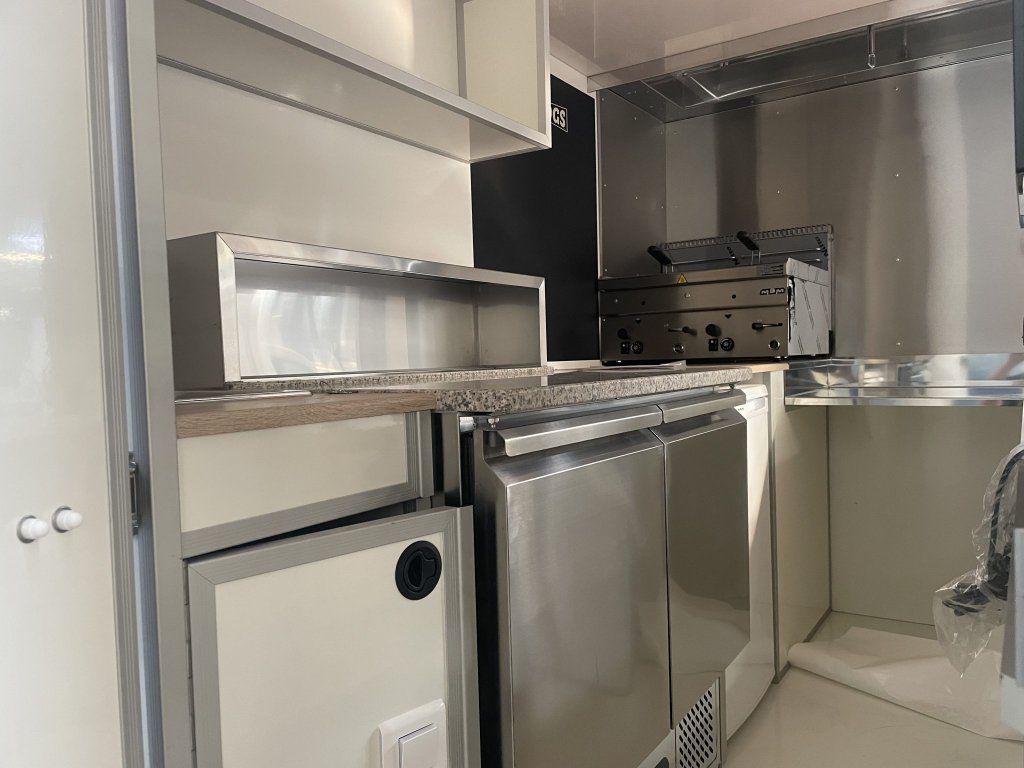 Piaggio GNV food truck