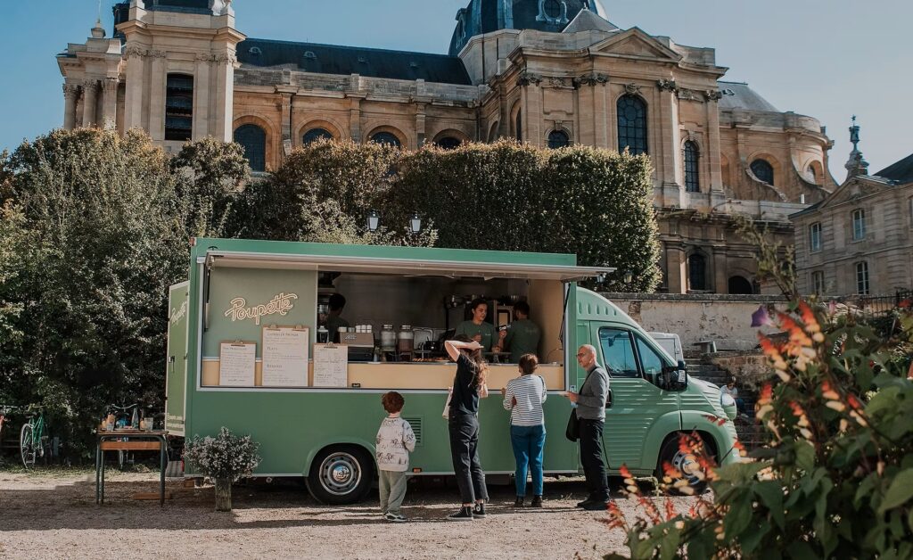 Food truck la poupette Hedimag fabricant de food truck caselani HY