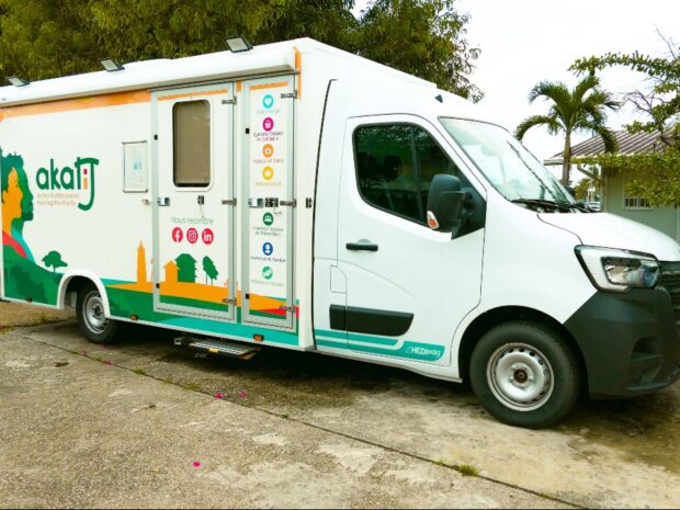 Les camions médecine pour la Journée de la santé